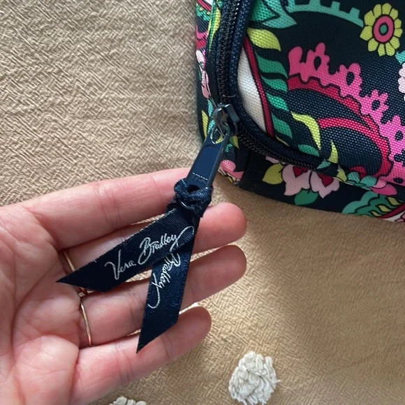 Vera Bradley Lunch Box - Picture 5 of 7